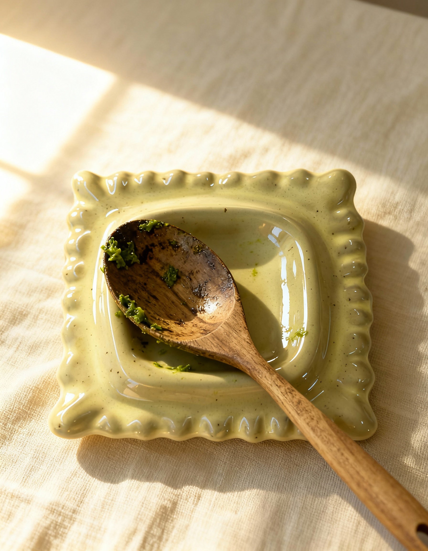 Ceramic spoon rest for ravioli